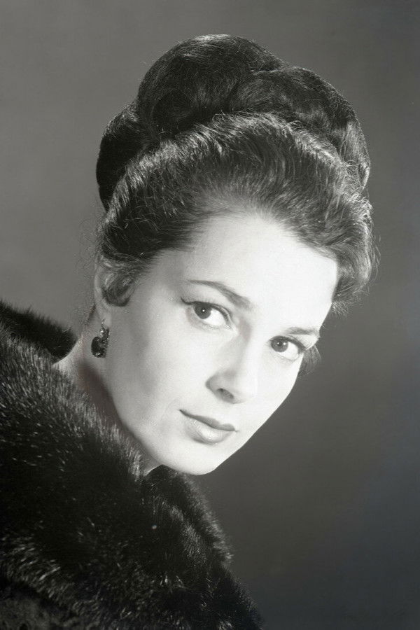 Elina Bystritskaya's headshot