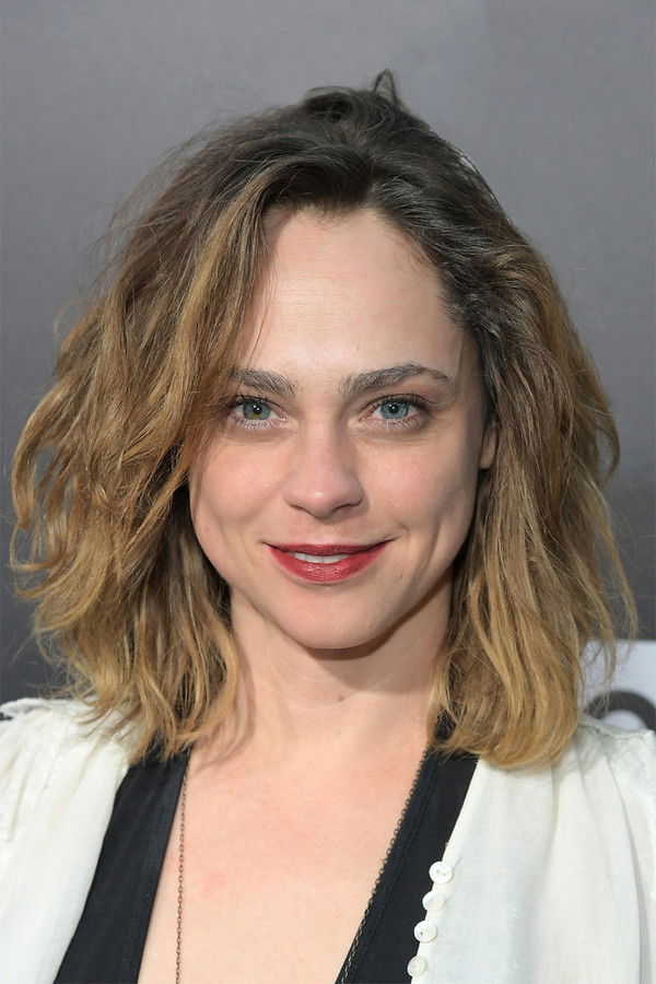 Fiona Dourif's headshot