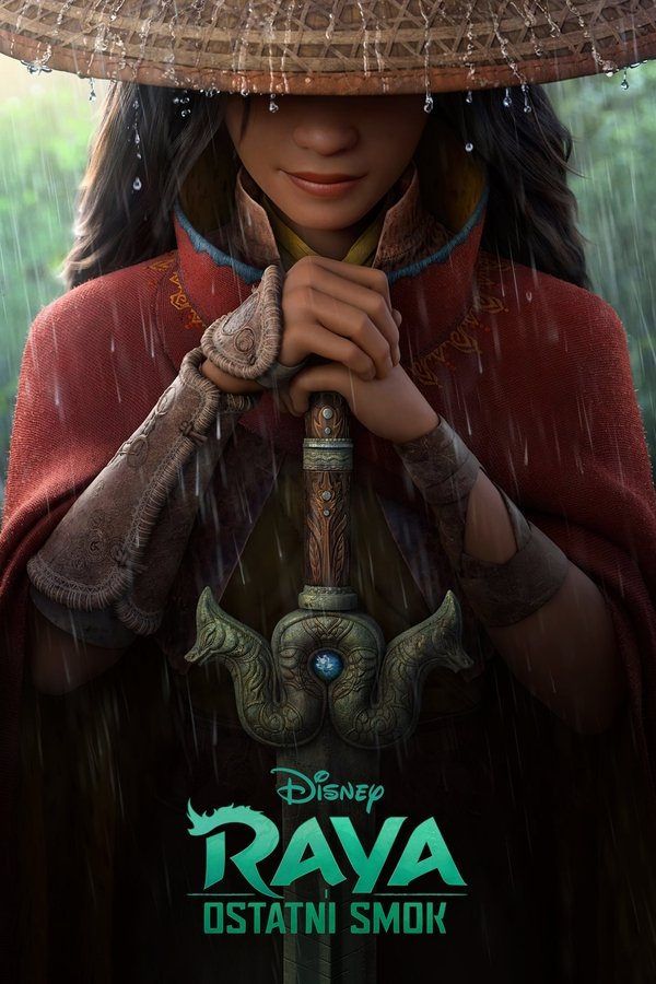 Nowy film Walt Disney Animation Studios – „Raya i ostatni smok” zabiera nas w podróż do mitycznej Kumandry, krainy, w której kiedyś, dawno, żyli obok siebie ludzie i smoki. Później, gdy światu zaczęła grozić zagłada, smoki poświęciły się dla ratowania ludzi. Po 500 latach te same złe moce powracają. Chcąc ocalić swój kraj i pogodzić zwaśnione ludy Kumandry, dzielna księżniczka Raya rusza na poszukiwanie ostatniego, legendarnego smoka. Po drodze dowie się, że aby uratować świat, nie wystarczy mieć smoka – potrzebne są też wzajemne zaufanie i współpraca. Filmowej Rayi, mądrej wojowniczce, głosu użyczyła Barbara Gąsienica-Giewont, a w magiczną, lecz cierpiącą na brak wiary w siebie smoczycę Sisu wcieliła się Katarzyna Dąbrowska. Na swojej drodze Raya spotka też 10-letniego ulicznika Bouna, straszliwego wojownika Tonga oraz Noi — niemowlę-złodziejkę i jej bandę ongisów.