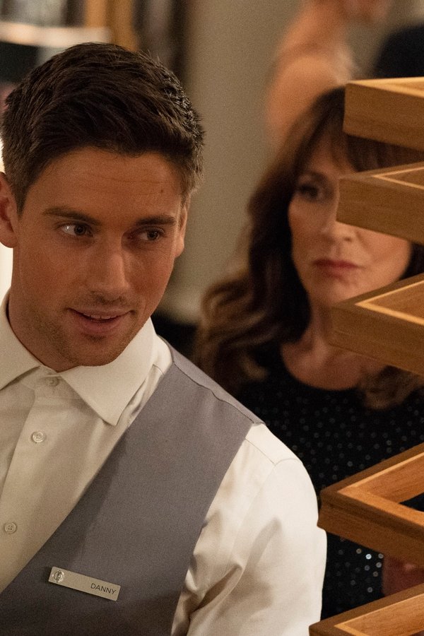 Grand Hotel – S01E11 – Art of Darkness