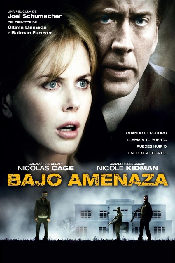 En “Bajo amenaza”, el feliz matrimonio formado por Sarah (Nicole Kidman) y Kyle Miller (Nicolas Cage) parece tenerlo todo: un elegante y apartado hogar con todas las comodidades imaginables, y una adorable aunque rebelde hija adolescente, Avery.  Kyle es un tratante de diamantes de gran éxito y Sarah es arquitecta. Ella misma ha diseñado su extenso y moderno hogar de cristal, piedra y acero, rodeado de densa vegetación. Pero sus tranquilas vidas se verán amenazadas cuando una banda de intrusos irrumpe violentamente en la casa. A partir de ese momento, Kyle se verá obligado a hacer uso de toda su pericia en un intento por salvar las vidas y los sueños de su familia.