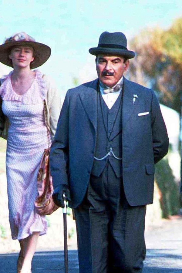 Poirot – S08E01 – Corpi al sole