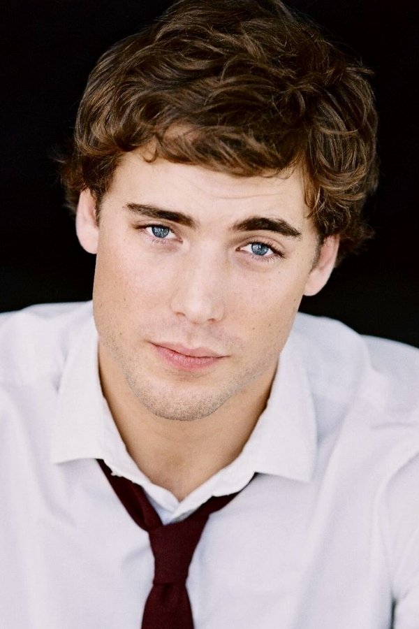 Dustin Milligan's headshot