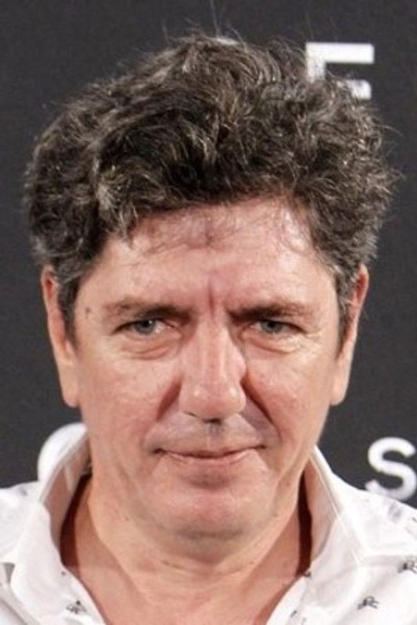 Antonio Dechent's headshot