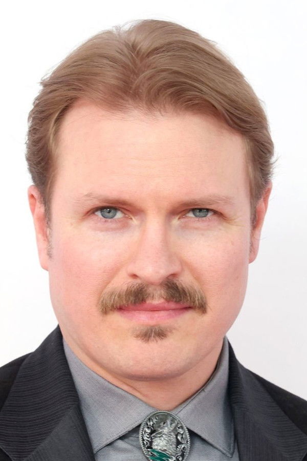 Justin Arnold's headshot