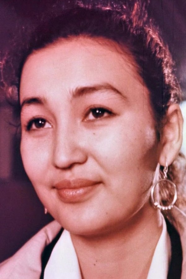 Asel Eshimbekova's headshot