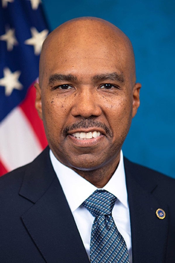 Robert Contee's headshot