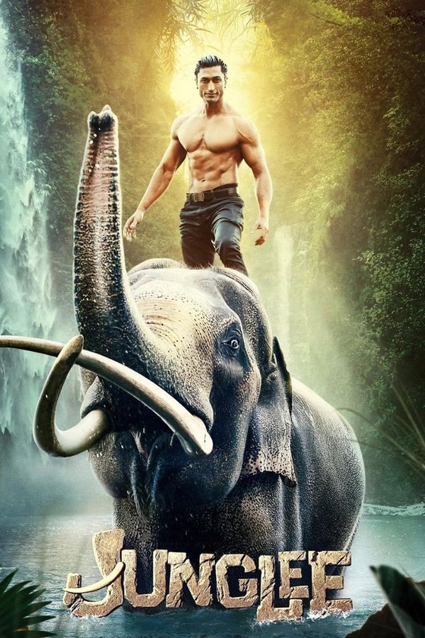 Junglee es una película de aventuras familiares, la historia gira en torno al personaje de Vidyut Jammwal, un veterinario que en su regreso a la reserva de elefantes de su padre, se encuentra y lucha contra una raqueta de cazadores furtivos internacionales.