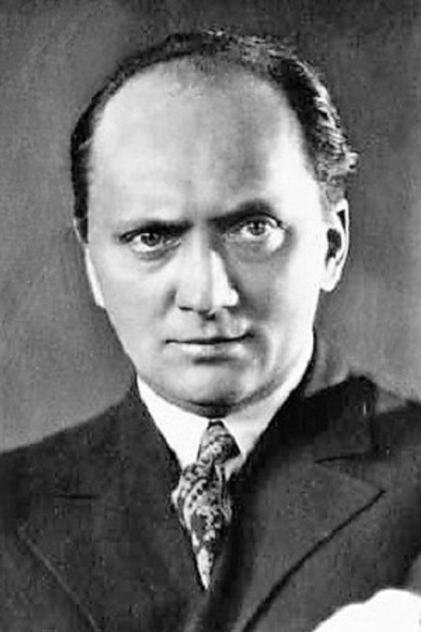 Theodor Loos's headshot