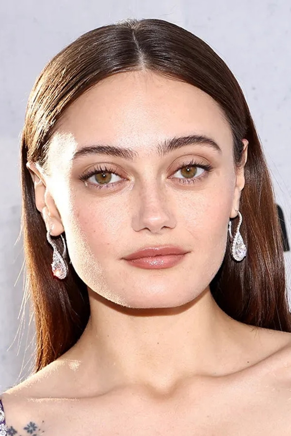 Ella Purnell's headshot