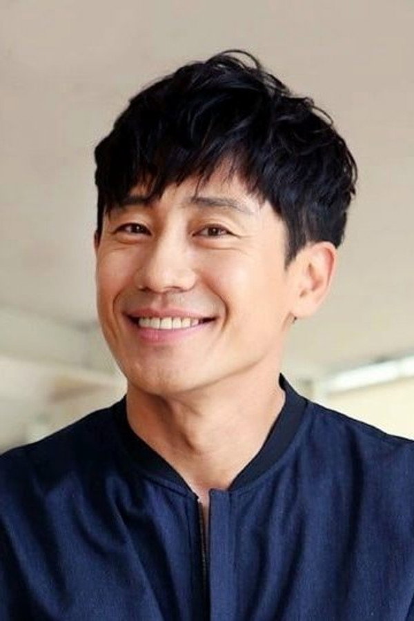 Shin Ha-kyun's headshot