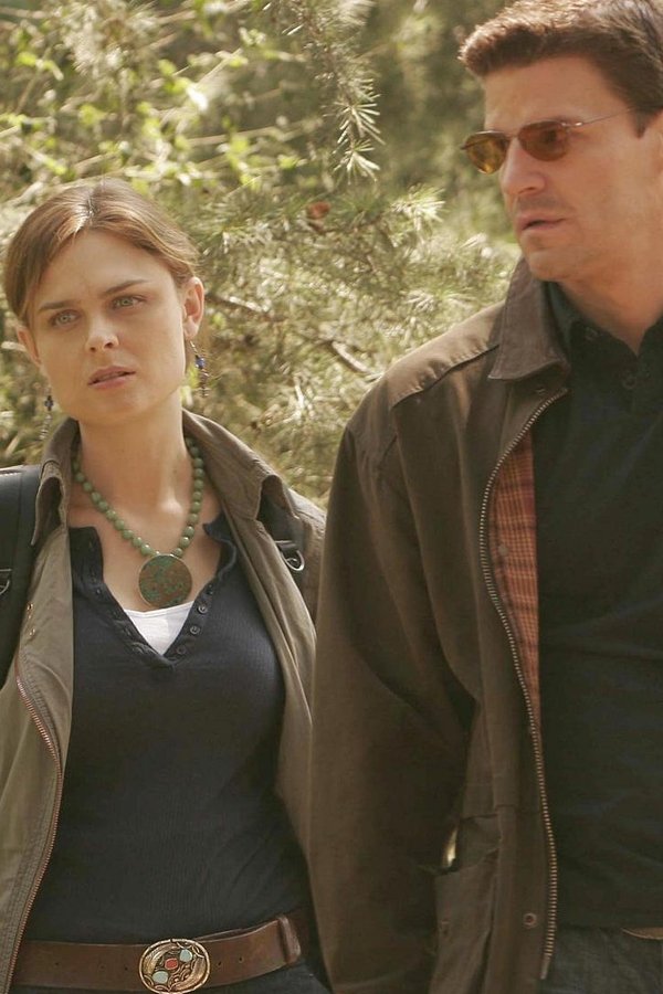 Bones – S01E04 – La mano
