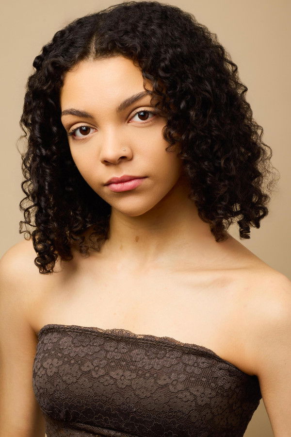 Rosali Annikie's headshot