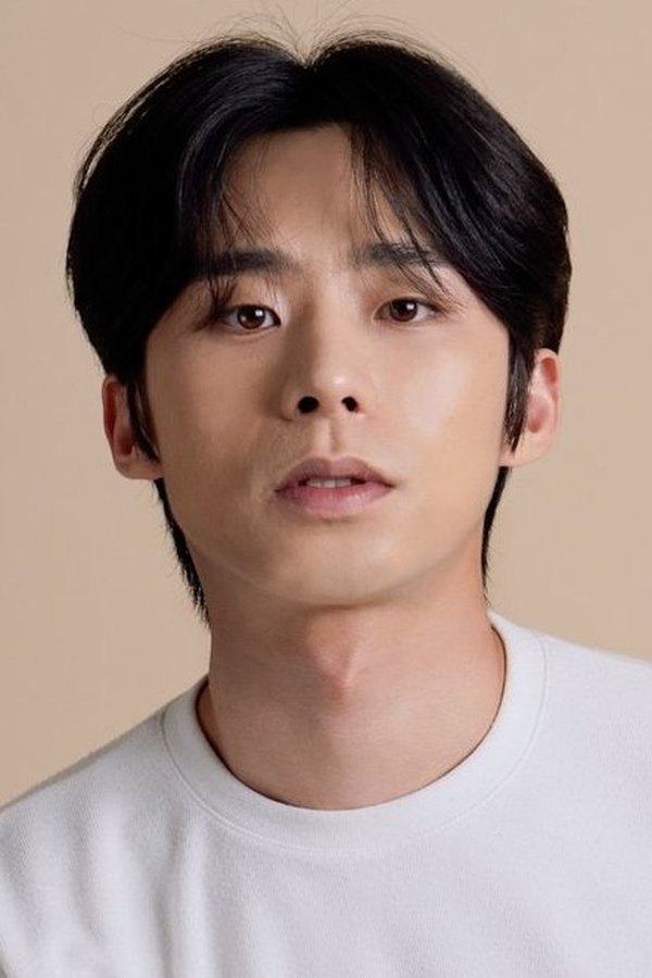 Kang Sung-Wook's headshot