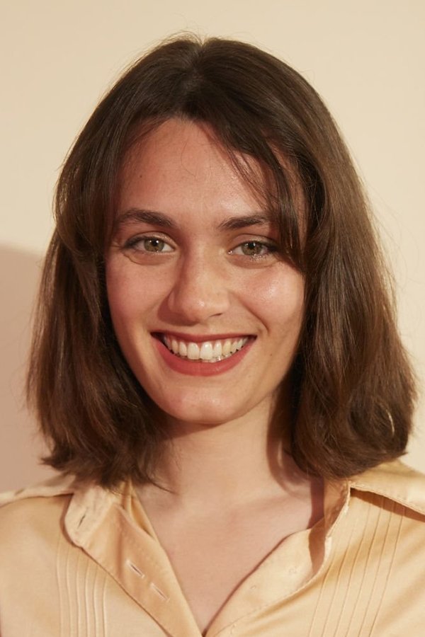 Ella Rumpf's headshot