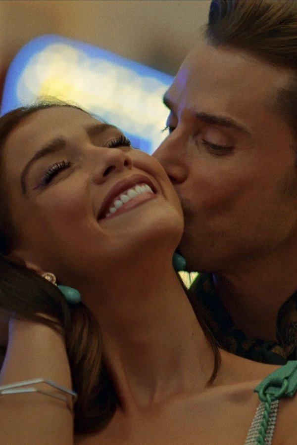 Profilo falso – S01E01 – Episodio 1