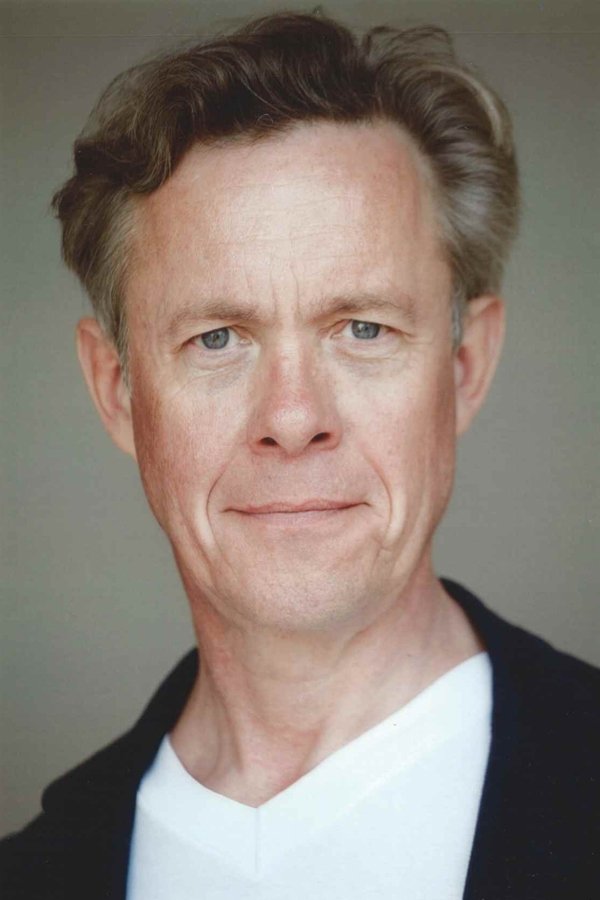 Alex Jennings's headshot