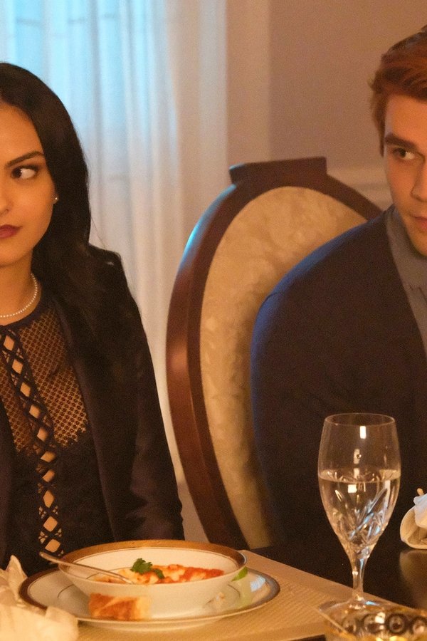 Riverdale – S02E03 – Capitolo sedici: “Gli occhi del parco”
