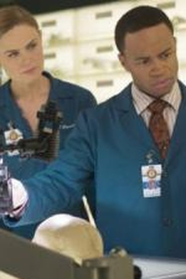 Bones – S09E12 – Il fantasma di un’assassina