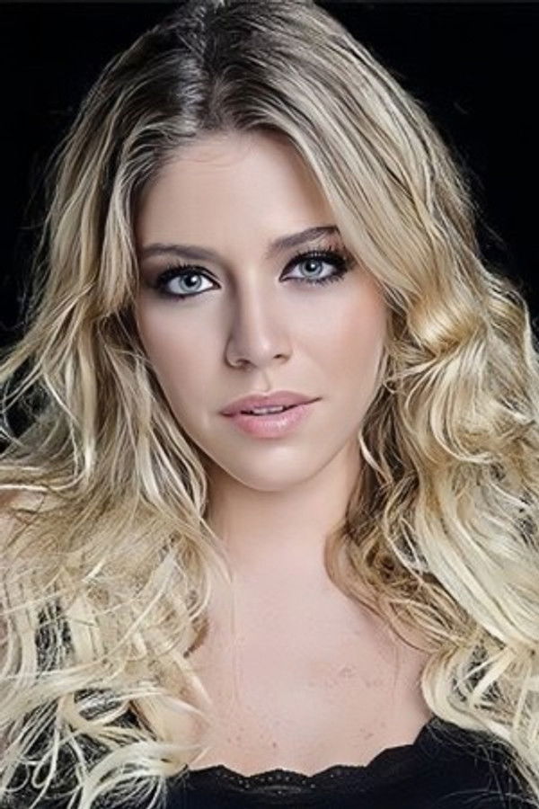 Luma Costa's headshot