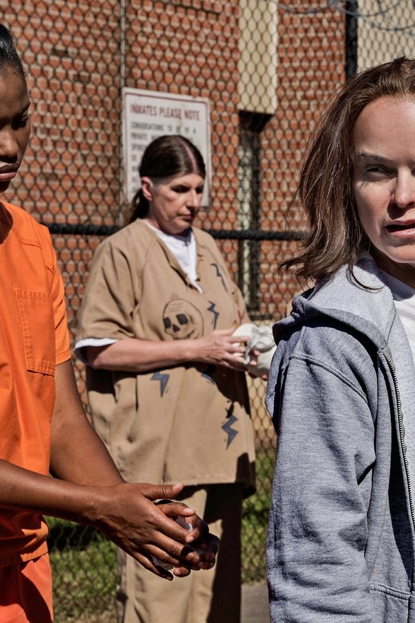 Orange Is the New Black – S05E08 – Legata ai binari