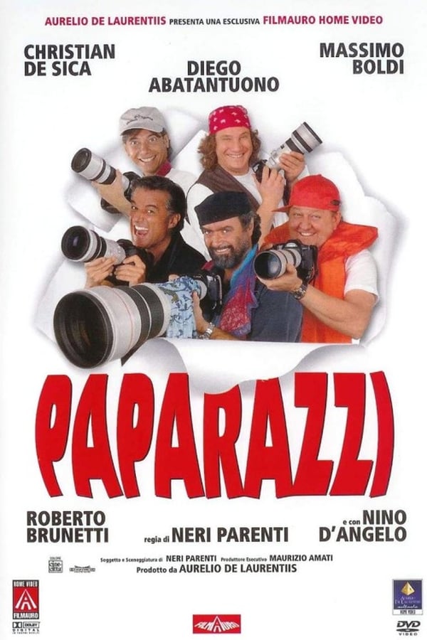 Cinque paparazzi sono sguinzagliati sulle spiagge dell'estate alle costole dei Vip di turno a cercare lo scoop dell'anno per l'agenzia Magica Press. Più che i cinque protagonisti comicaroli, ciascuno al peggio della loro forma, conta la sfilata dei divi, divetti, divazzi che la tremenda Italia televisiva degli anni '90 ha prodotto: Alba Parietti, Emilio Fede, Vittorio Sgarbi, Natalia Estrada, Mara Venier, Aldo Biscardi, Maurizio Mosca, Carmen Di Pietro, Brigitte Nielsen, Anna Falchi, Claudio Lippi, Luana Ravagnini, Ramona Badescu eccetera: “... è più che giusto che siano sciatti, sopra le righe, sballati.