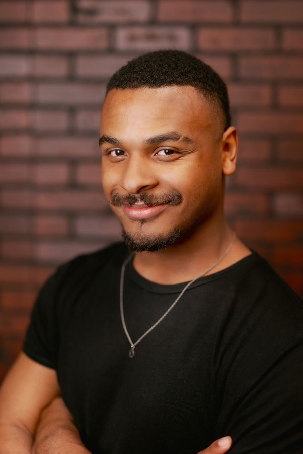 Dauri's headshot