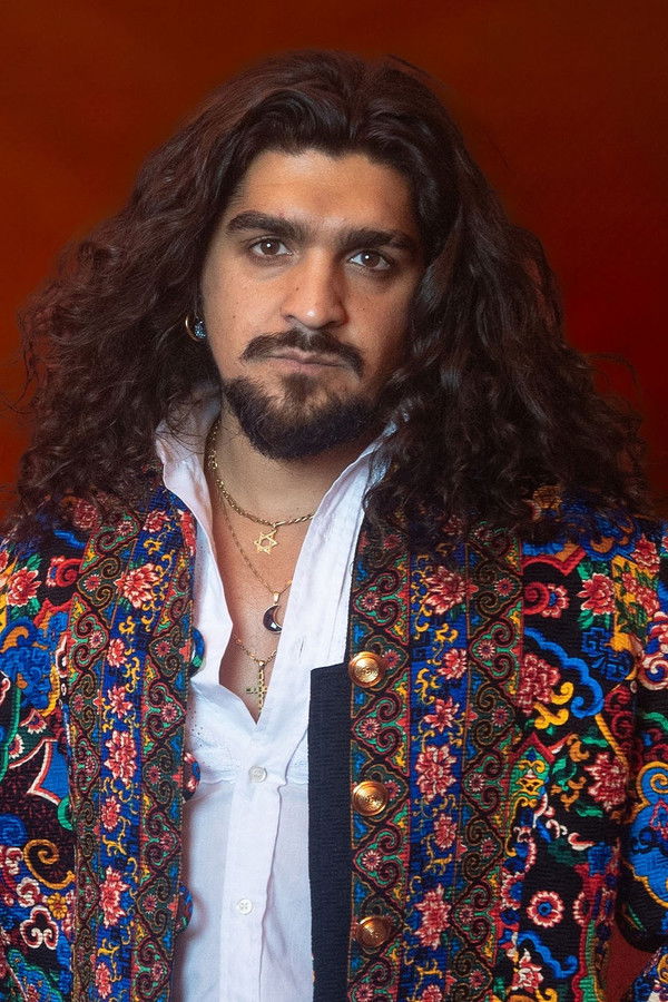 Israel Fernández's headshot