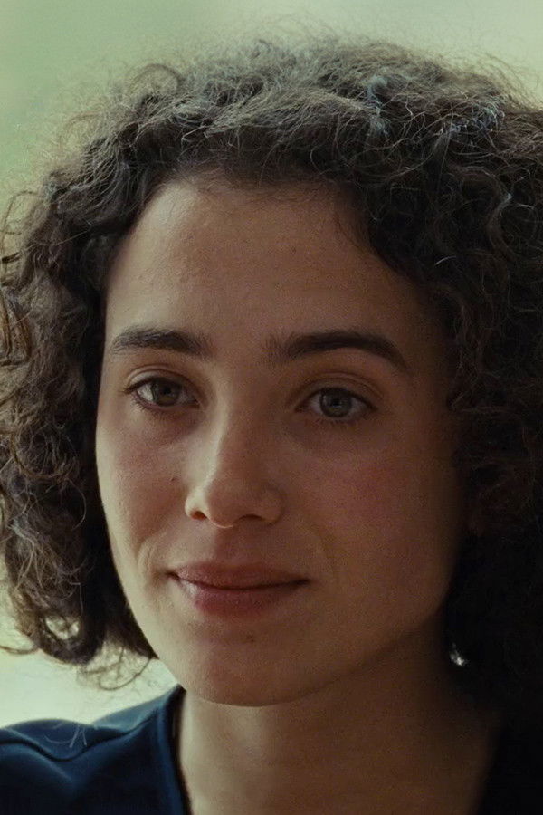 Joana Azevedo's headshot