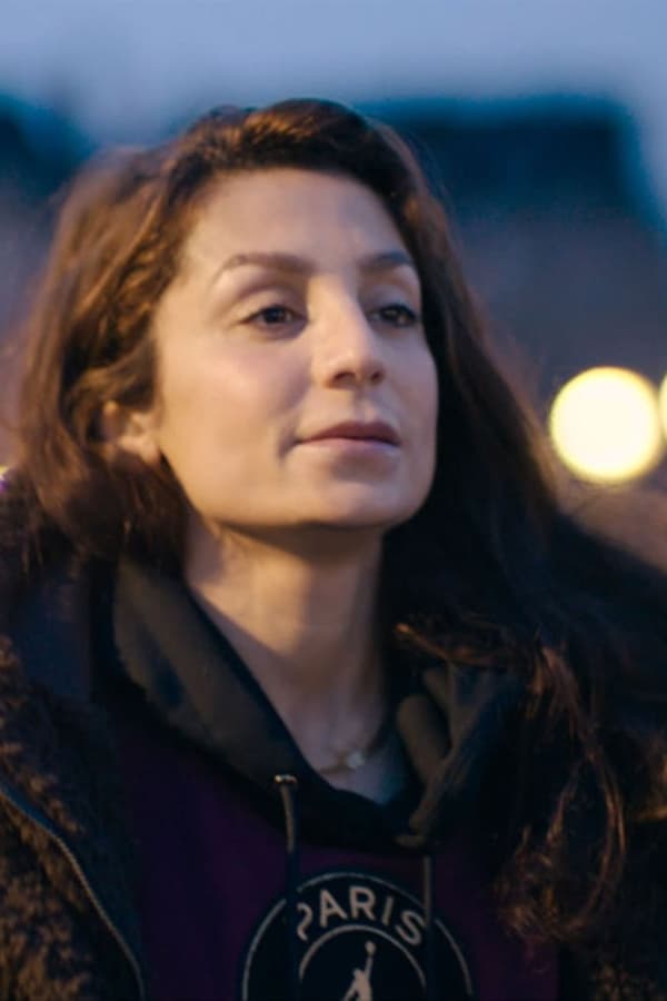 FR - Nadia, de l'ombre à la lumière  (2021)