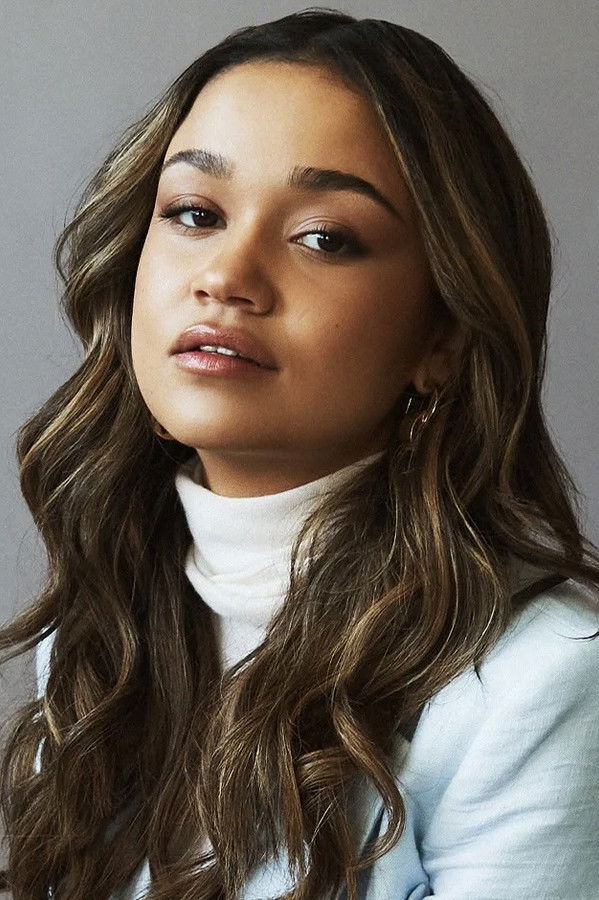 Madison Bailey's headshot