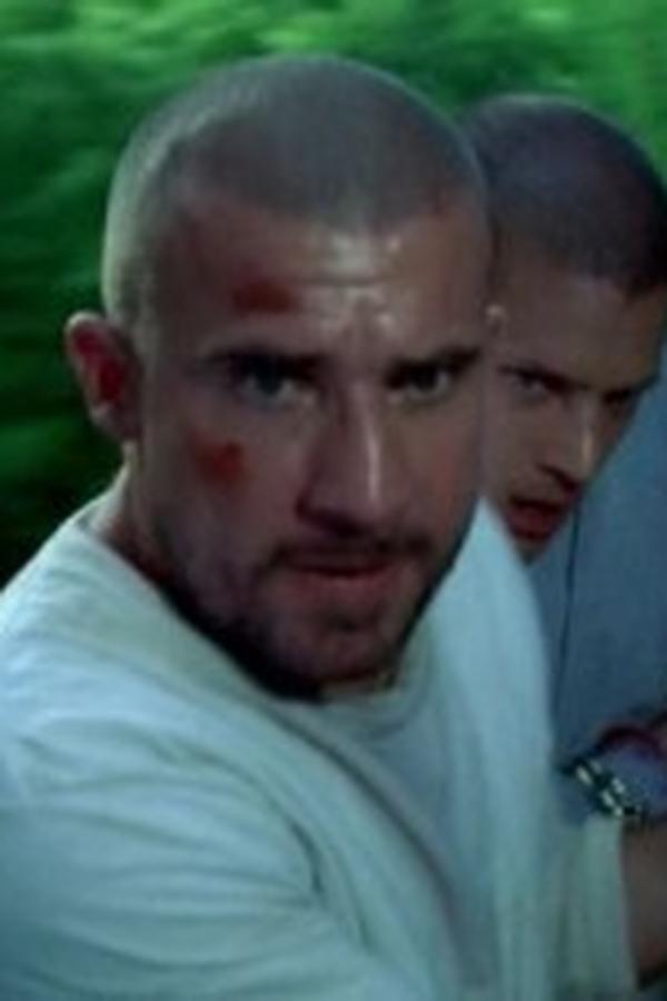 Prison Break – S02E01 – Caccia all’uomo