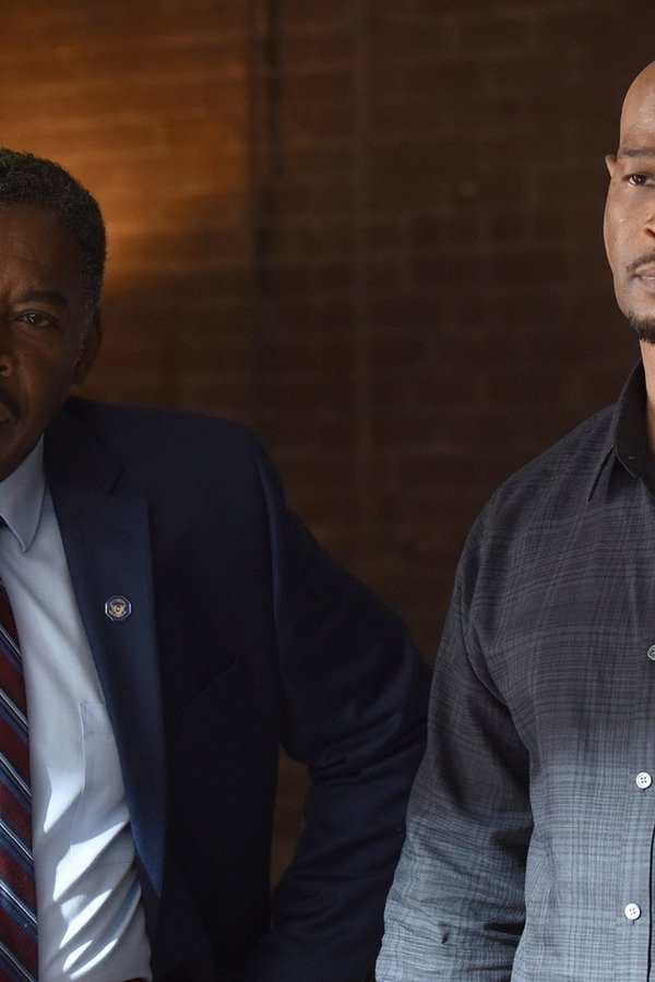 Lethal Weapon – S02E11 – Banconote false