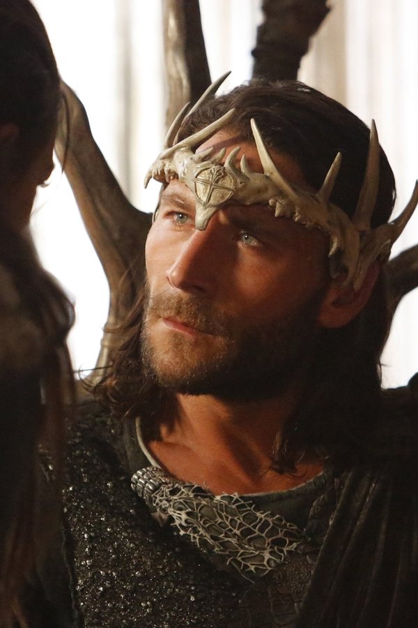 The 100 – S04E02 – Pesante giace la corona