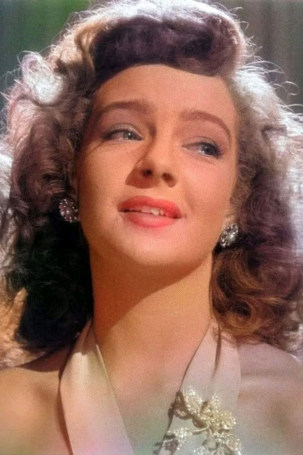 Martha Roth's headshot