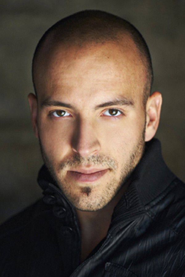 Chris Young's headshot