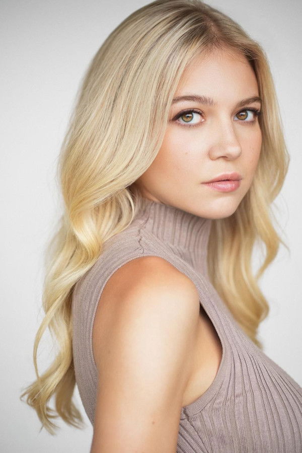 Abby Ross's headshot