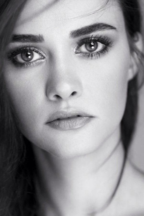 Hande Soral's headshot