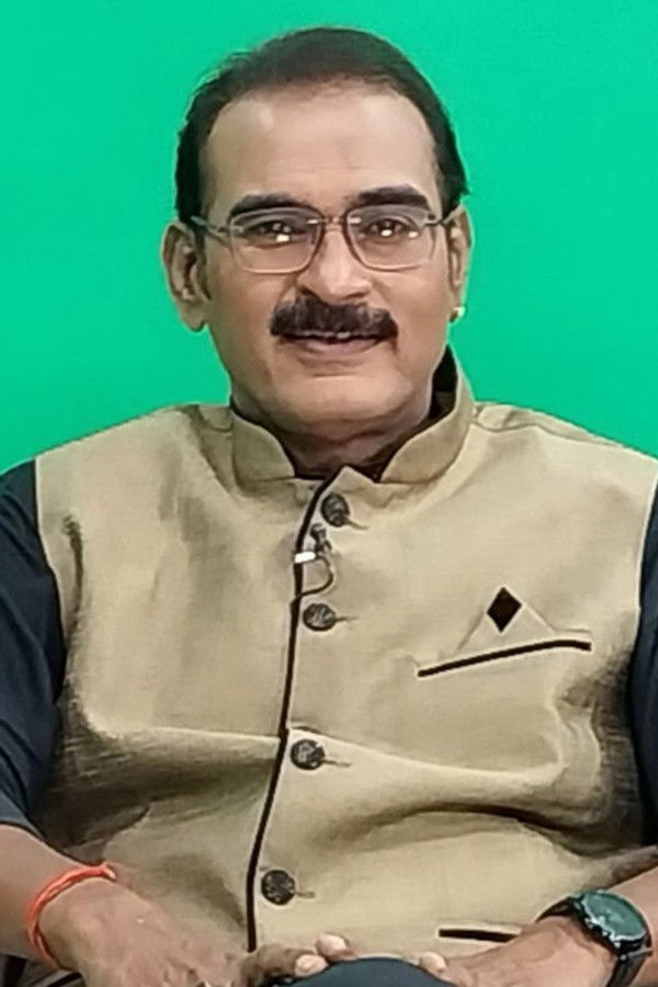 Kuna Tripathy's headshot