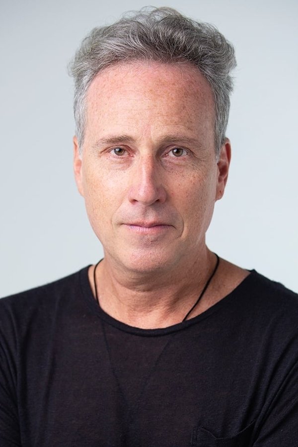 Isio Ghelman's headshot