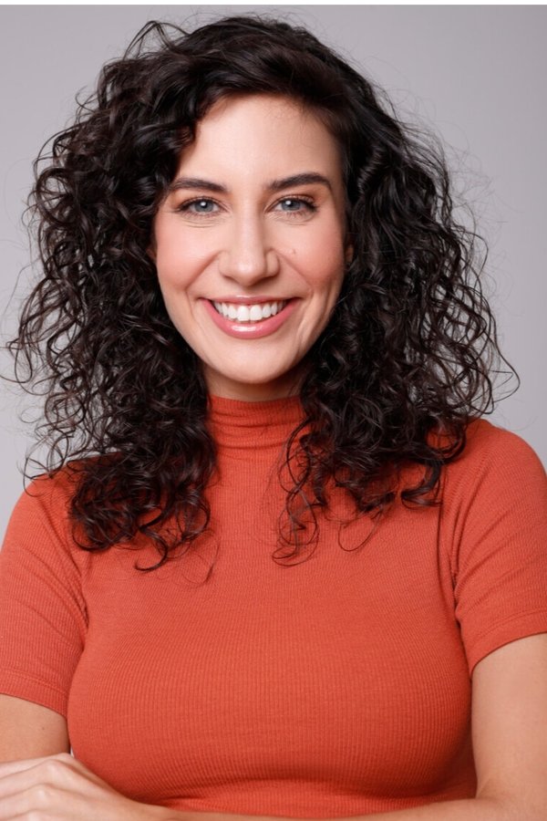 Gabriela Borba's headshot