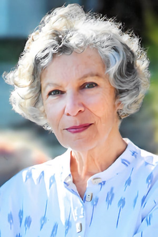Anna Volska's headshot
