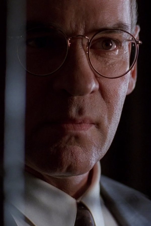 X-Files – S07E01 – La sesta estinzione (1ª parte)
