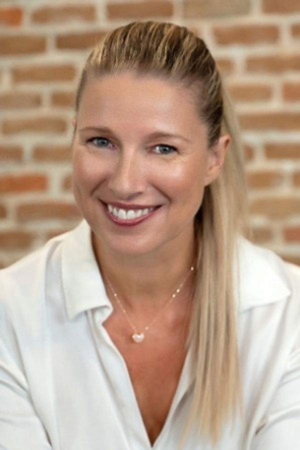 Anne Igartiburu's headshot