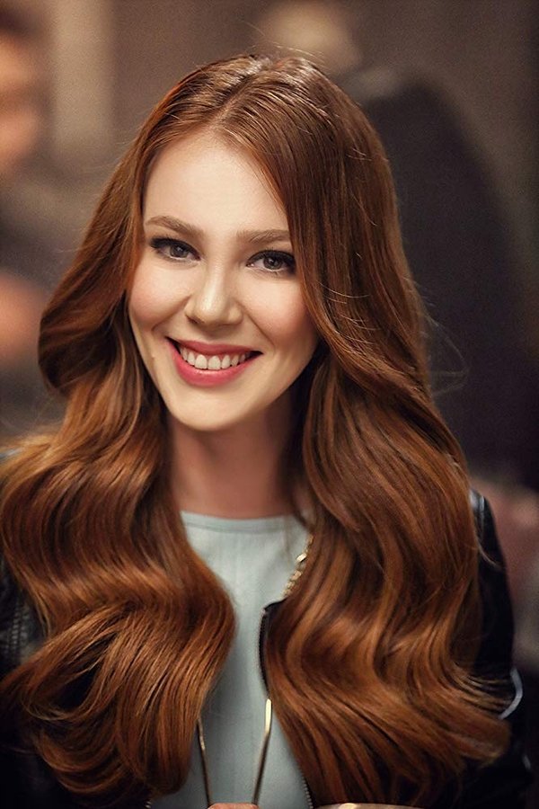 Elçin Sangu's headshot