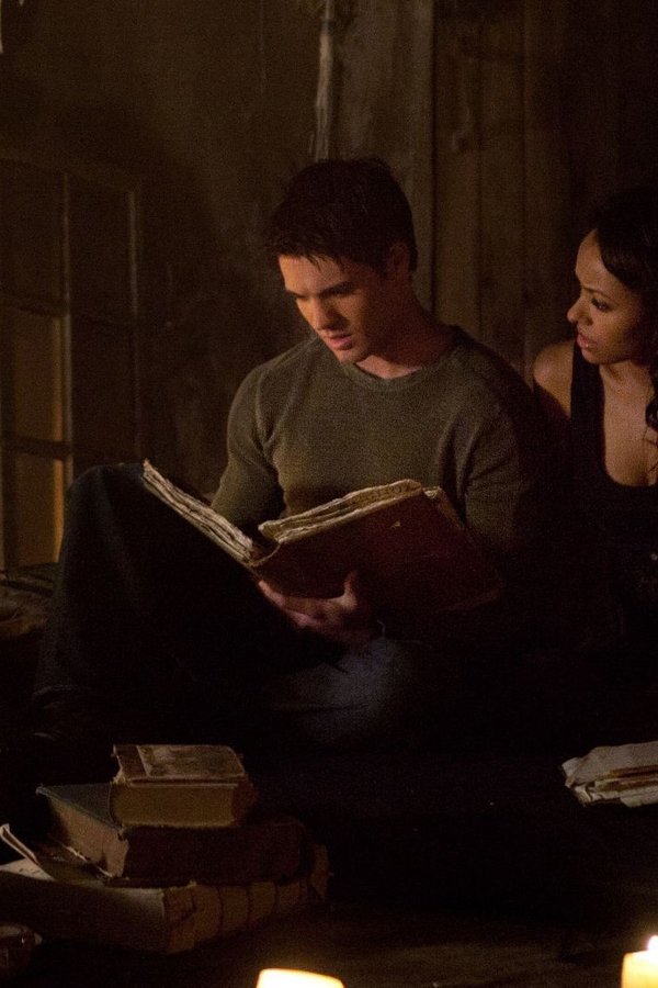 The Vampire Diaries – S02E21 – Anche il Sole sorge