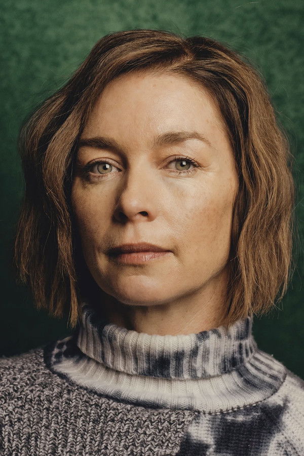 Julianne Nicholson's headshot