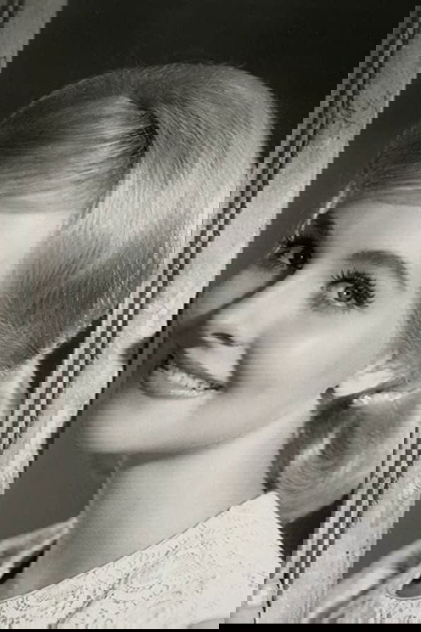 Diane McBain's headshot