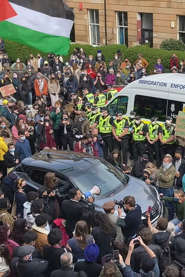 Everybody to Kenmure Street