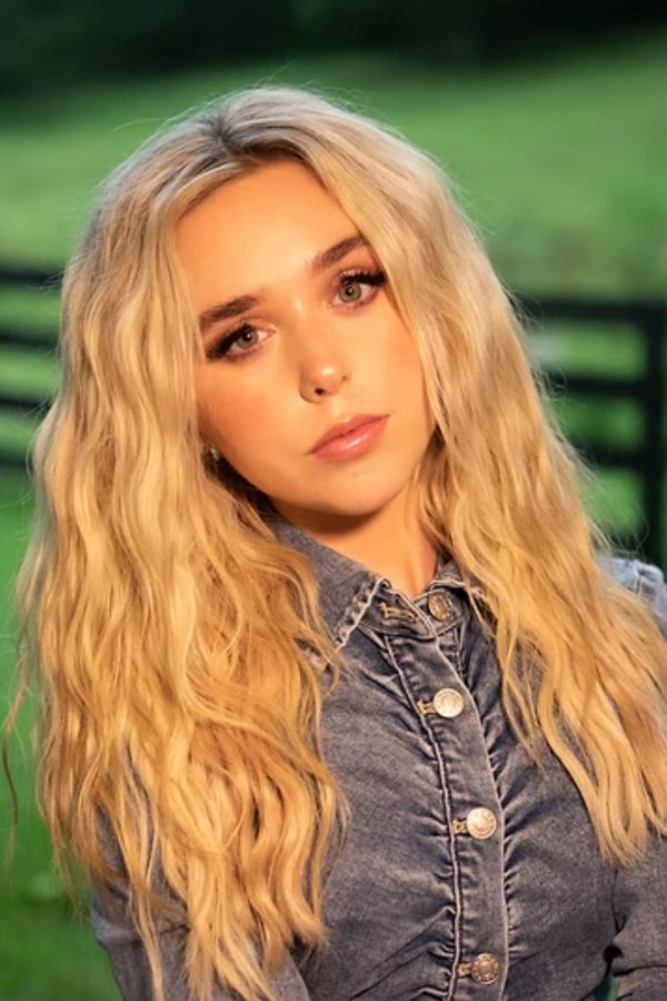 Jenna Davis's headshot